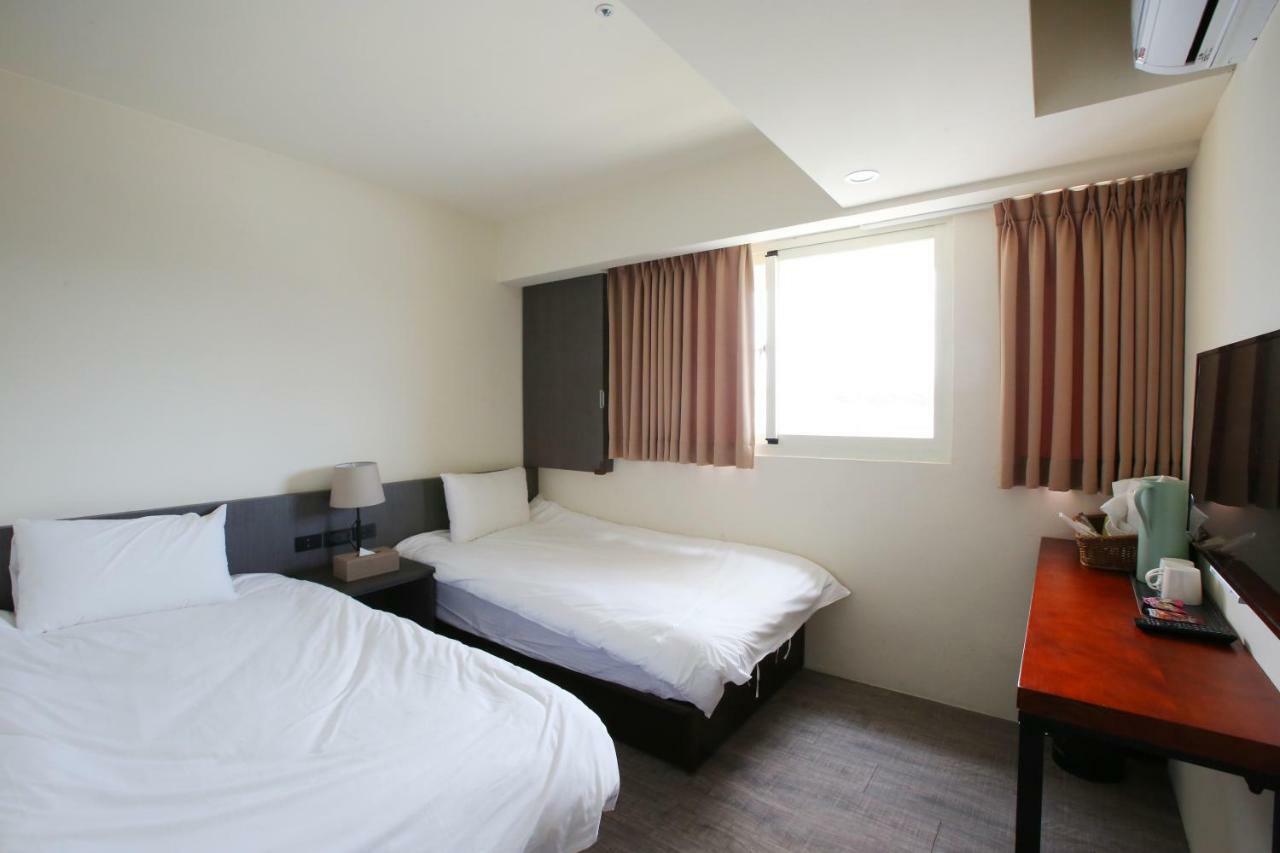 Loosha Hostel Тайчжун Екстер'єр фото
